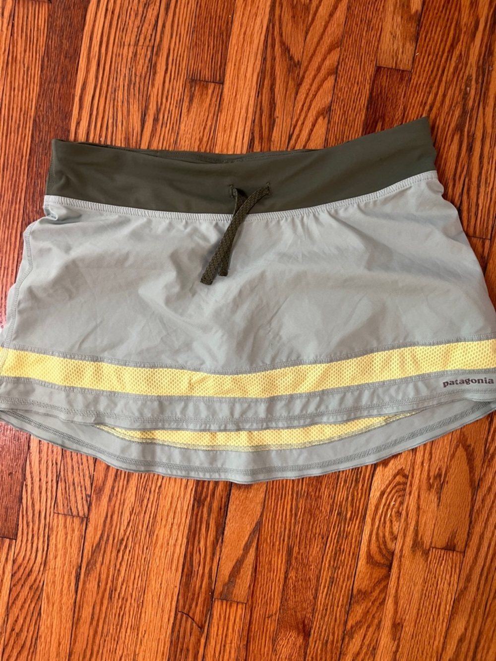 Patagonia Olive Waistlight Gray Skort with Yellow Accents